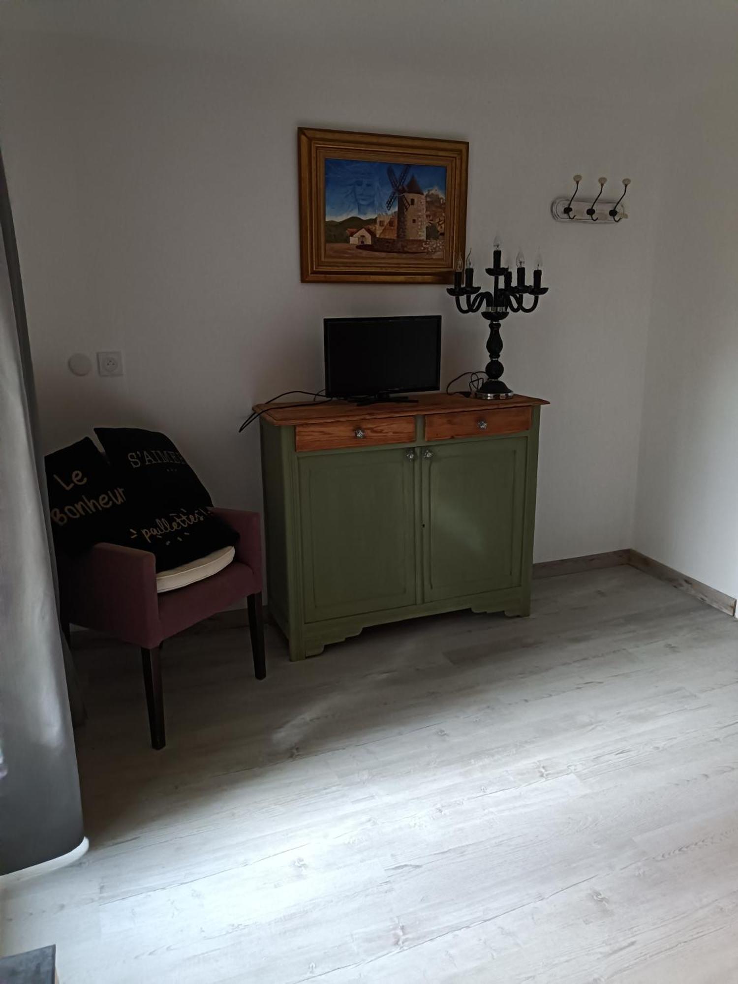 Charmant Riscle Room photo